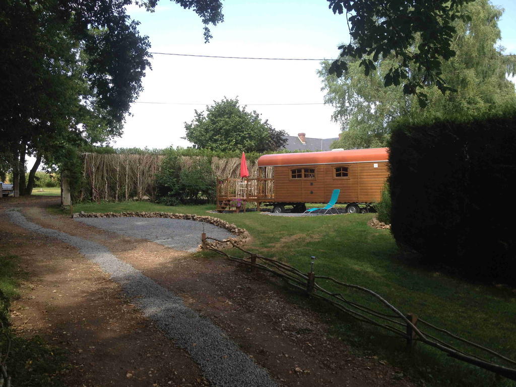 Roulotte Du Petit Bois Villa Theillement Exteriör bild